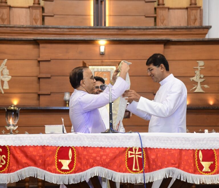 Change of Guard: Fr Cyprian Pinto takes Charge as the New Parish Priest of Valencia Church